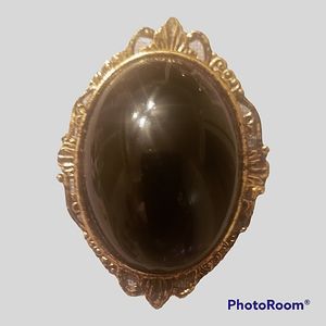 Beautiful vintage oval black onyx cabachon brooch